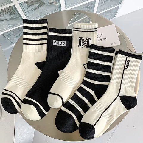 5 Pairs Of Fashionable And Trendy Women's Set Black And White Striped Socks