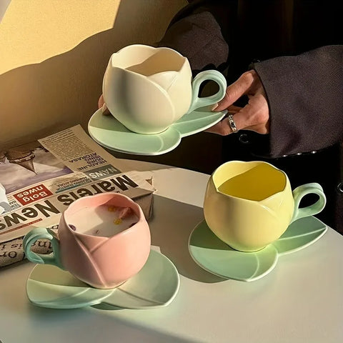 Suits, tulip cups and saucers, flower-shaped ceramic coffee cups and saucers,